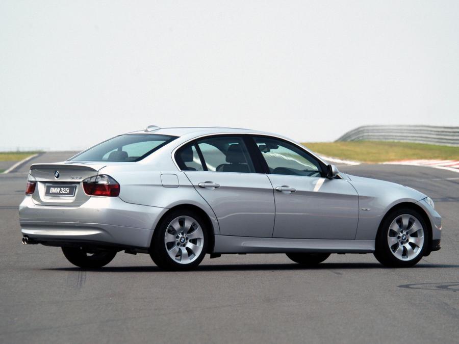  BMW 325i Sedan 2005 года  (фото 2 из 11)